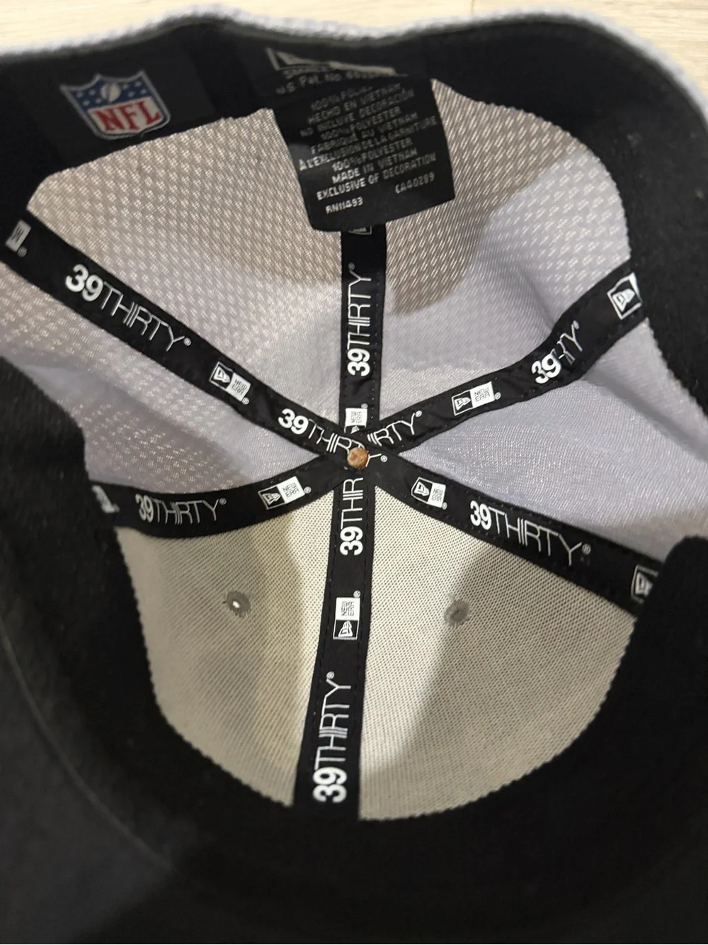 New Era Atlanta Falcons Light Gray & Gray Mesh 39THIRTY Stretch Cap